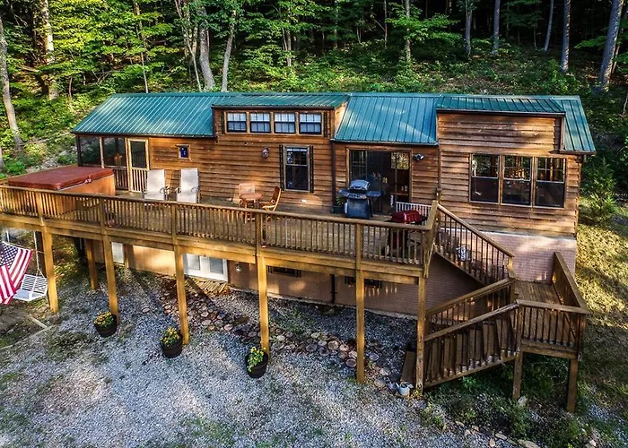 Family Cabin On 6 Acres W/ Lake Access & Hot Tub!