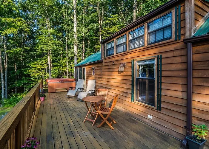 Family Cabin On 6 Acres W/ Lake Access & Hot Tub!